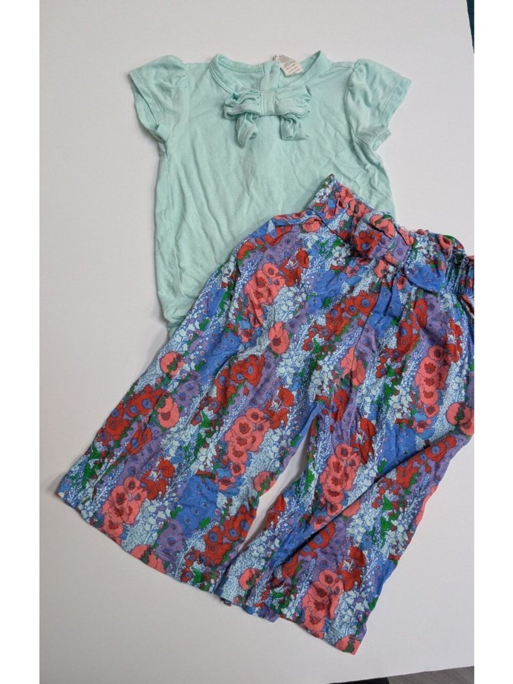 Kate Quinn Bamboo Vivid Hollyhock Floral Paperbag Pants Bow Top 2T Bundle